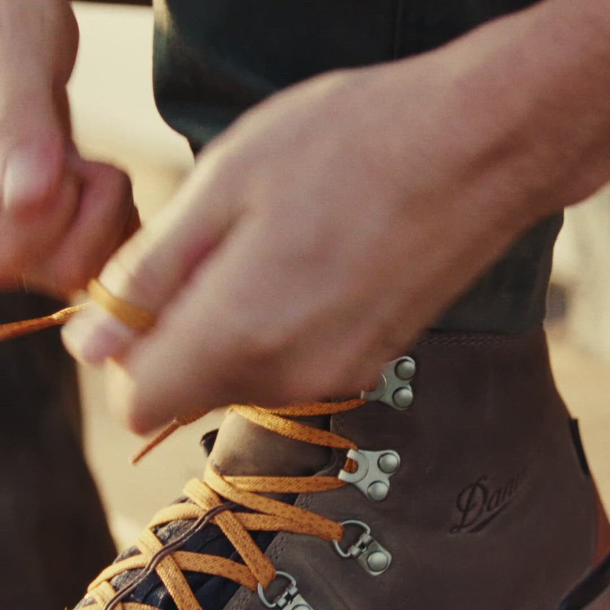 Mountain 600 Java/Bossa Nova / Danner Premium