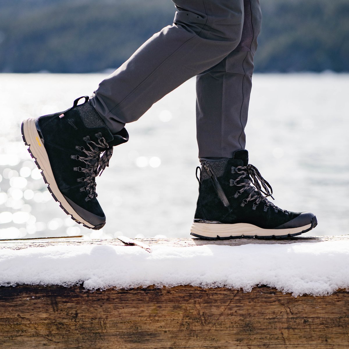 Arctic 600 Side-Zip Black/Brown Insulated 200G / Danner Value