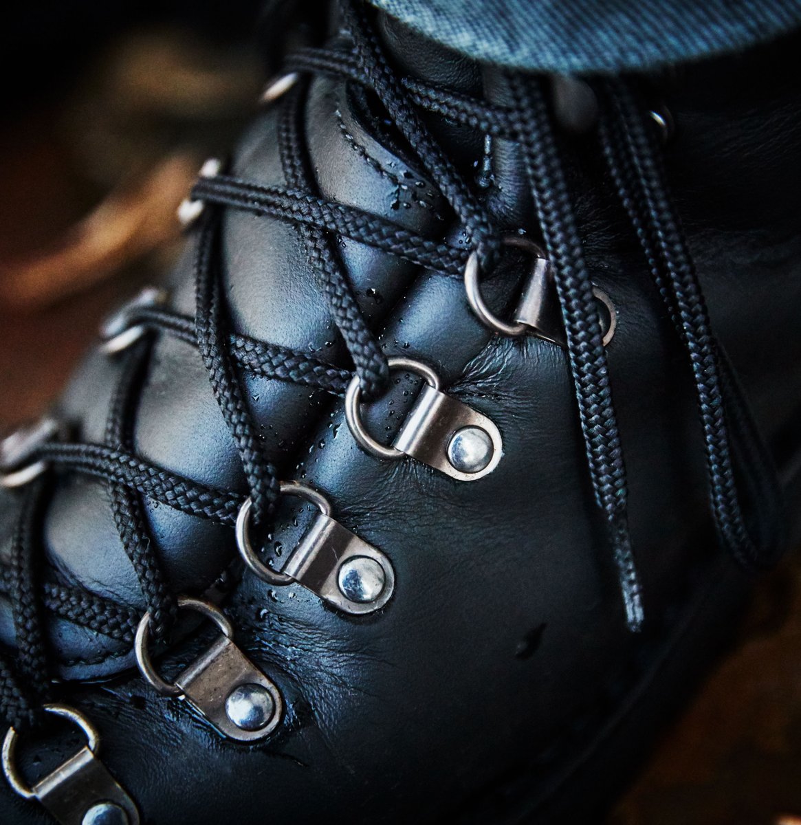 Mountain Light Black - GORE-TEX / Danner Customer Favorite