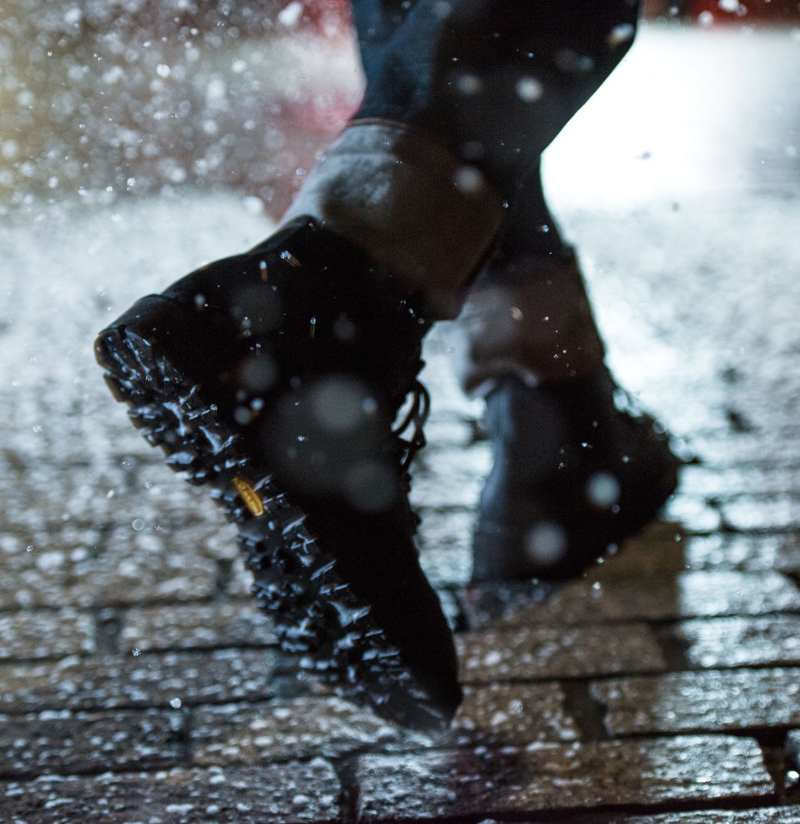 Mountain Light Black - GORE-TEX / Danner Latest
