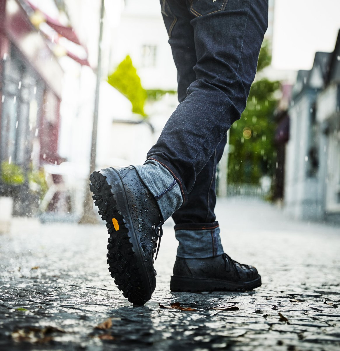 Mountain Light Black - GORE-TEX / Danner Latest