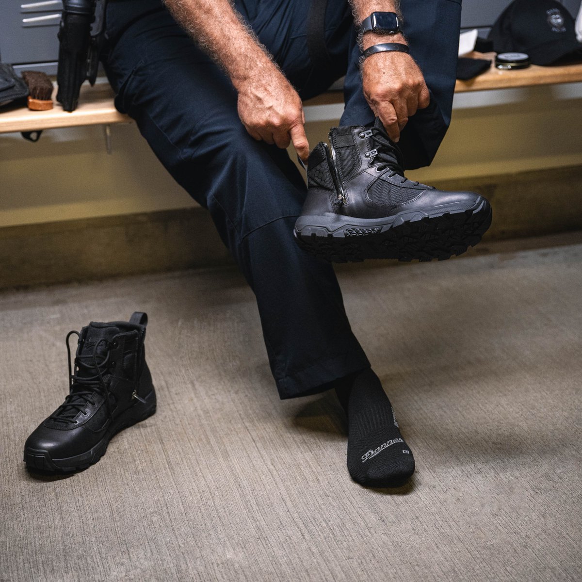 Sonic Side-Zip 6" Black / Danner Customer Favorite