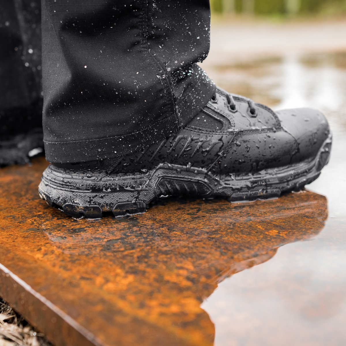 Striker Bolt 4.5" Black / Danner Essential