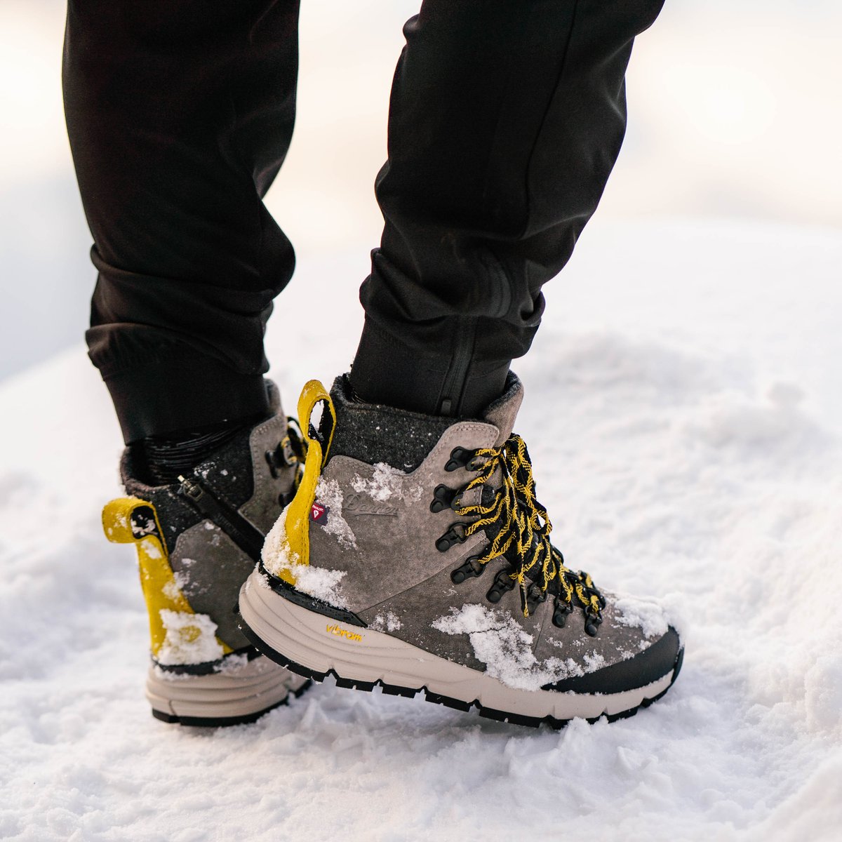 Arctic 600 Side-Zip Driftwood/Yellow Insulated 200G / Danner Best Seller