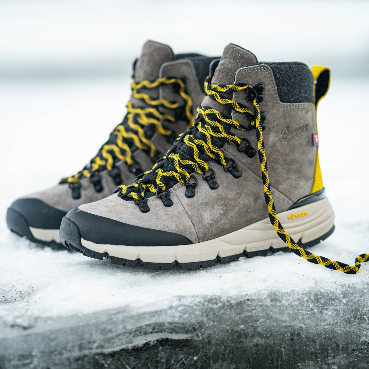 Arctic 600 Side-Zip Driftwood/Yellow Insulated 200G / Danner Best Seller