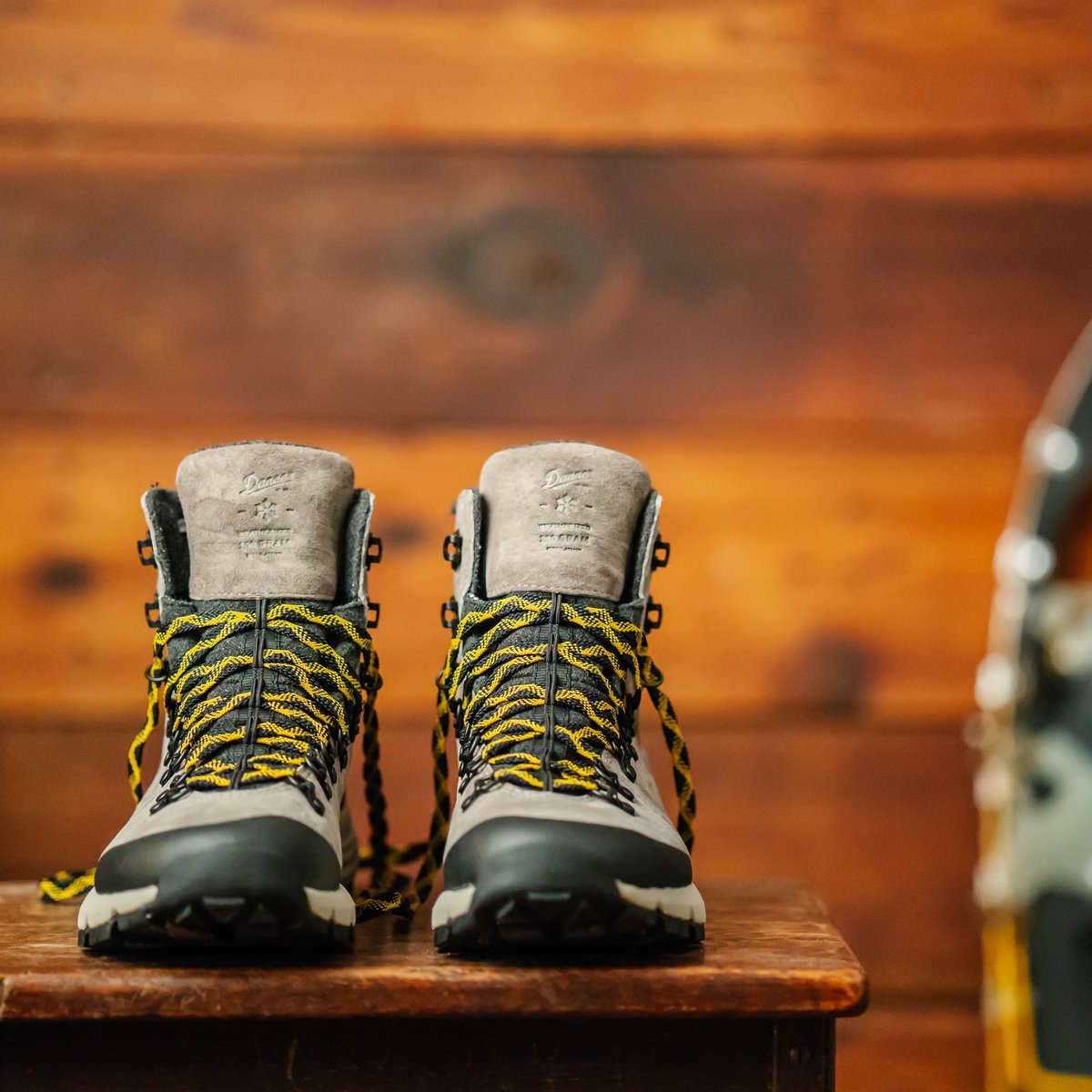 Arctic 600 Side-Zip Driftwood/Yellow Insulated 200G / Danner Best Seller
