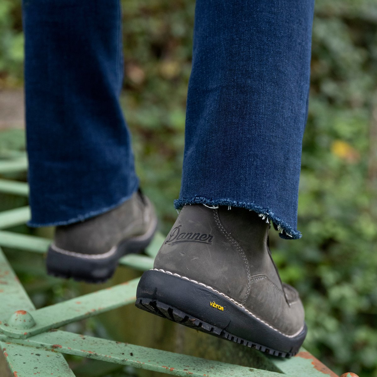 Logger Moc 917 GTX Charcoal / Danner Featured